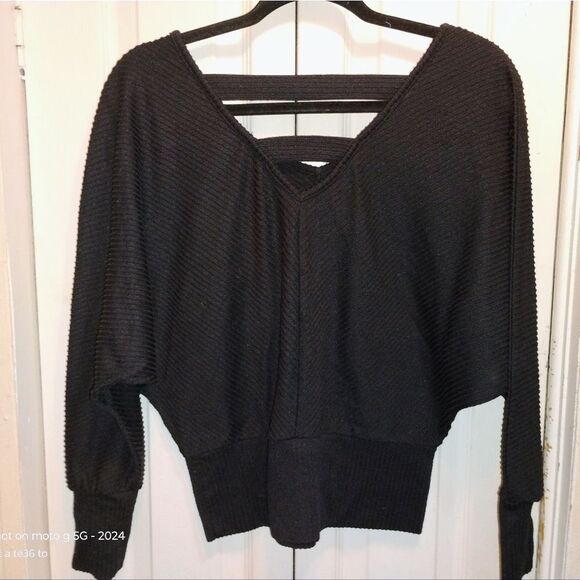 Just Be Elegant Black Knit V-Neck Blouse - Picture 3 of 6